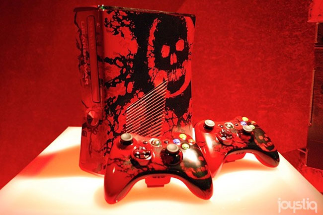 E3 2011: Gears of War 3 Red Limited Edition Xbox 360 & gameplay demo