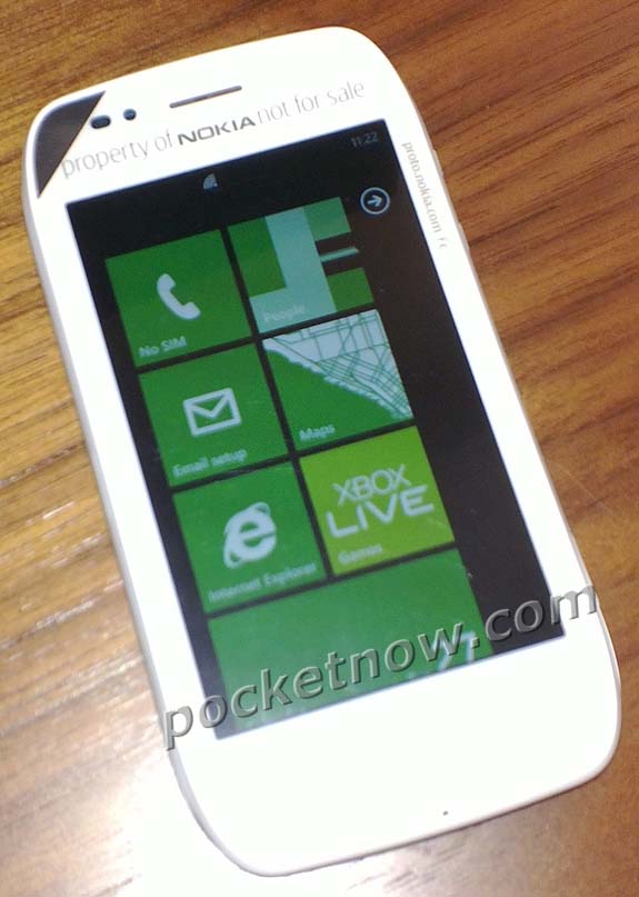 Nokia Sabre Windows Phone pictured in use, specifications leaked
