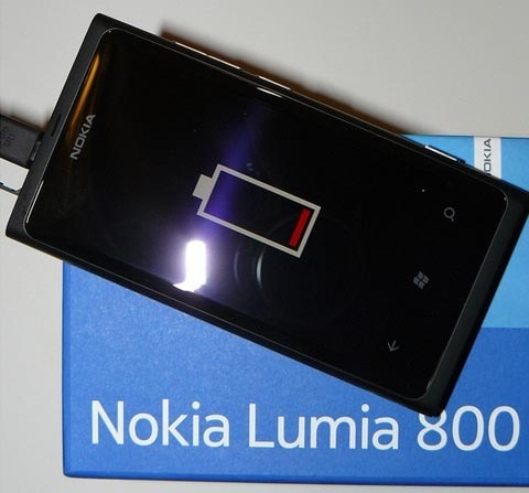 Nokia Acknowledges Lumia 800 Battery Issues, Software Fix Coming Early 2012