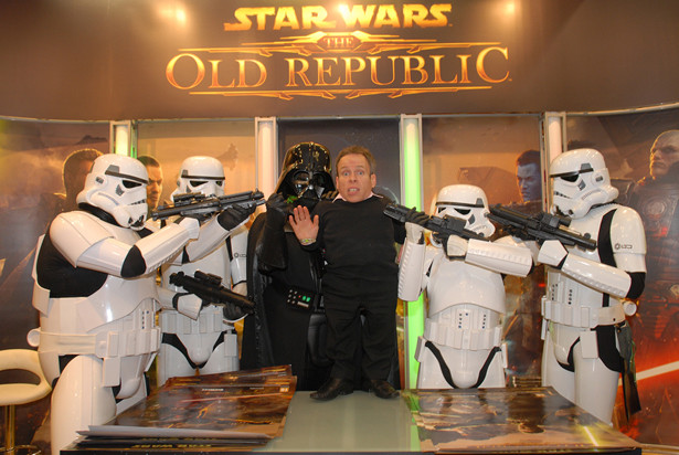 Warwick Davis Greets Fans as Star Wars: The Old Republic Blasts Off in Oxford Street, London!