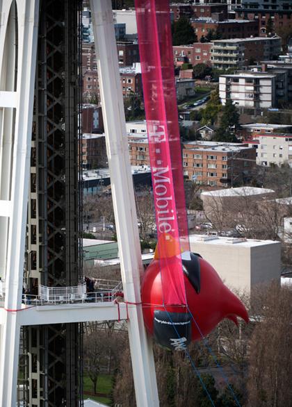 Giant Angry Bird & Slingshot Appear at Seattle Space Needle!