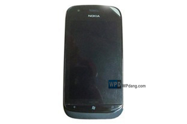 Bluetooth Approved Nokia Lumia 719 Windows Phone Appears in “Leaked” Photo