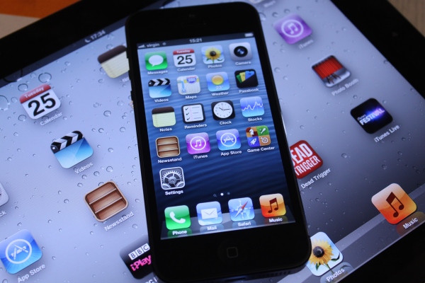 iOS 7 said to be delayed by major design changes, launching in September