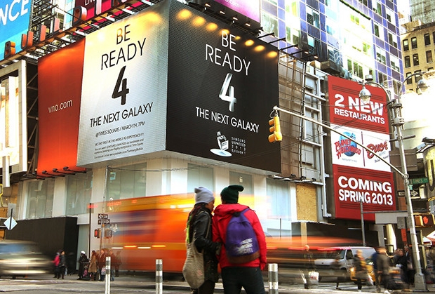 Samsung teases with huge new Galaxy S4 posters in Times Square