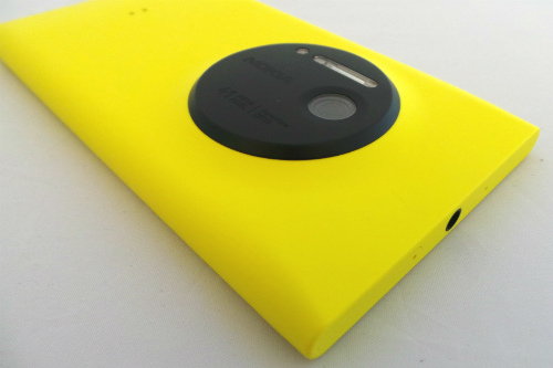 Nokia Lumia 1020 Lens and Top Edge