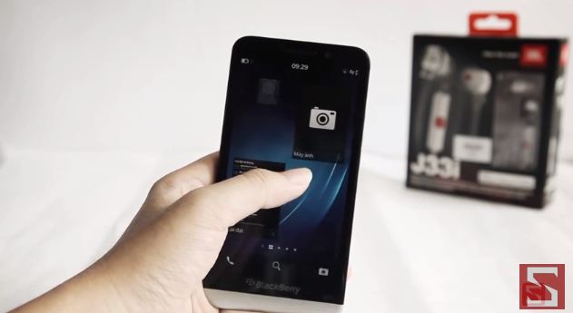 5-inch BlackBerry Z30 gets shown off in full on video