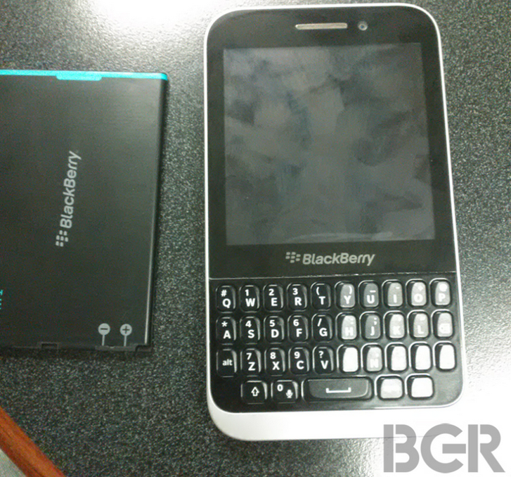 New QWERTY keyboard-toting budget BlackBerry 10 phone leaks