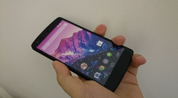 Google Nexus 5 unboxing reveals Android KitKat’s new backup feature