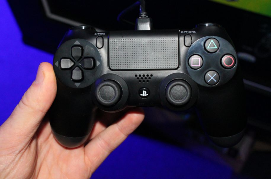 Eurogamer Expo 2013: Hands On with the PS4 DualShock 4 Controller