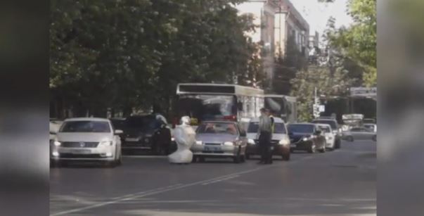 Russian Robot Brings Traffic to a Halt After Second Escape